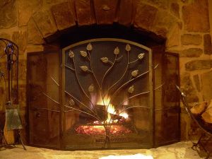 800px-Cabin_fireplace